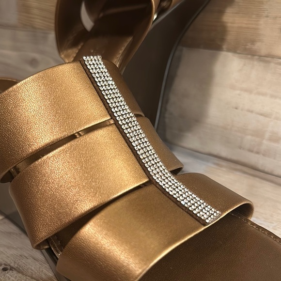 Italian Shoemakers Brown Wedge Sandals with Straps NEW - Picture 2 of 4